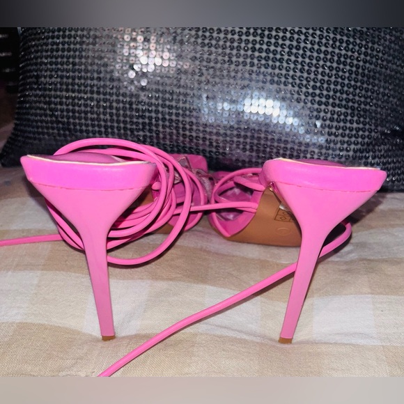 So cute , Pretty little things heels with the straps 👠🩷🩷🩷 - Picture 2 of 4
